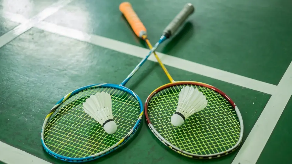 Lindungi Raket Badminton Anda
